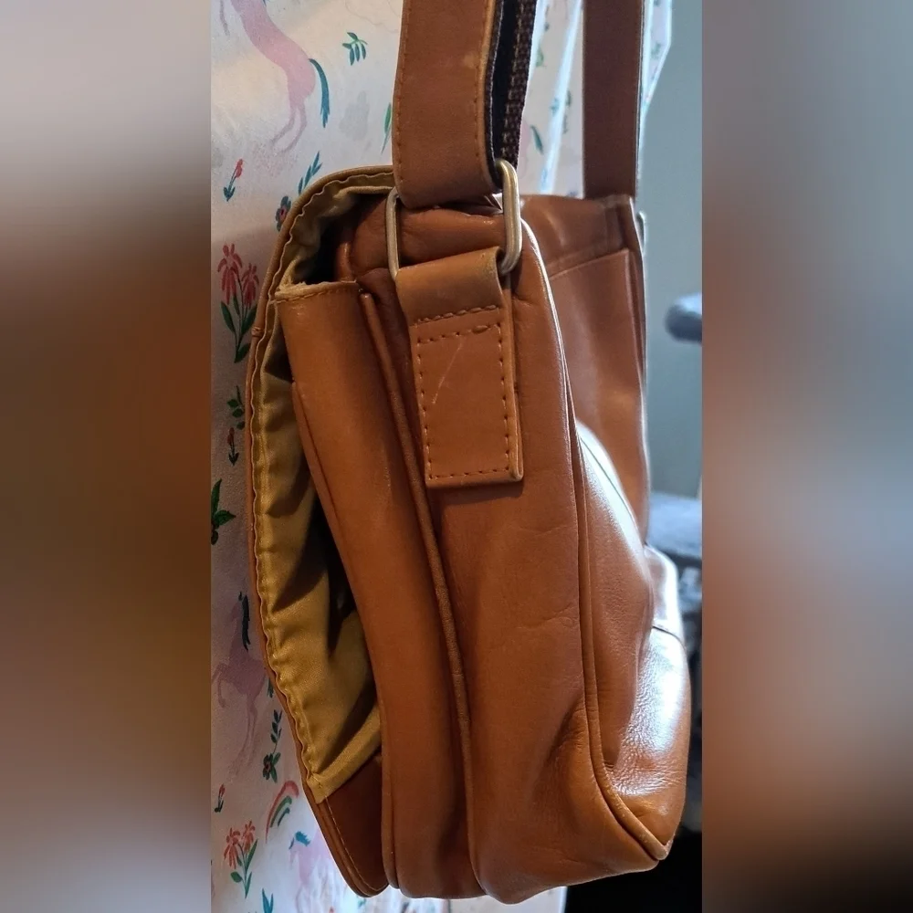 EUC Piel Tan Leather Business Professional Briefcase Padded Messenger Flap Bag